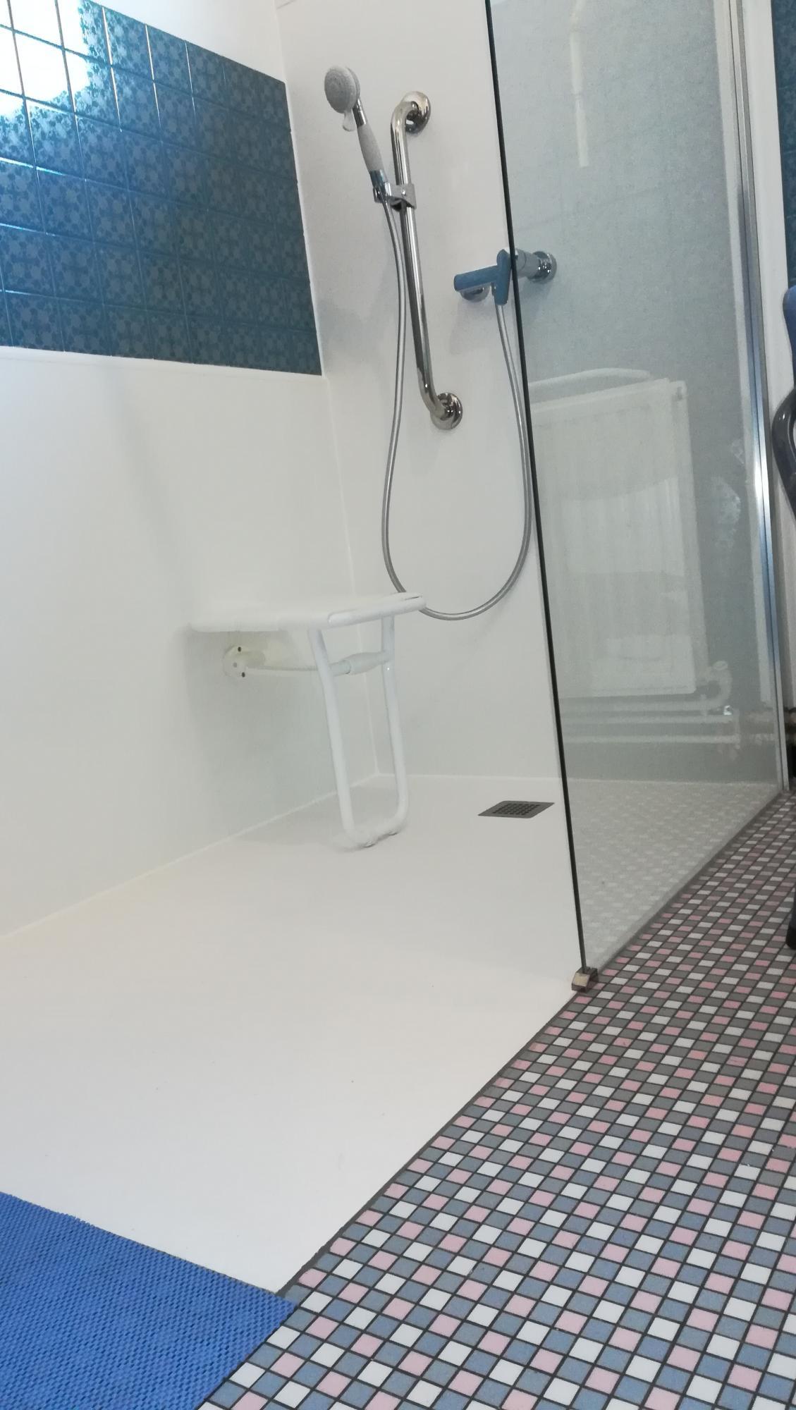 Travaux d'adaptation d'une salle de bain dans le cadre d'AMELIO+